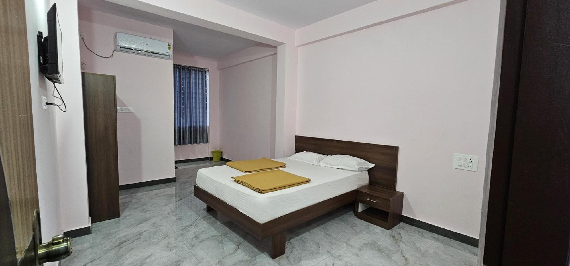 Golden Palace Residency Belagula Екстериор снимка